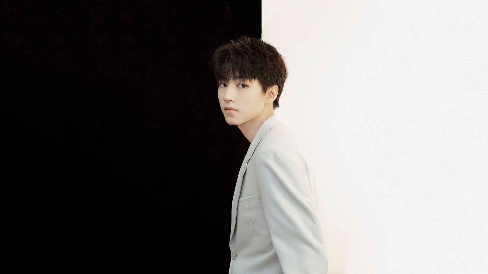 Kaiyun官方登录入口-_未来极限赛车：绿色科技引领新纪元_，未来赛车图片